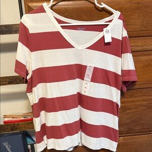 Old Navy Women's Short Sleeve Top in Red and White Stripes